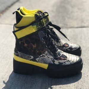 🔥 💛 Lug sole booties ❣️